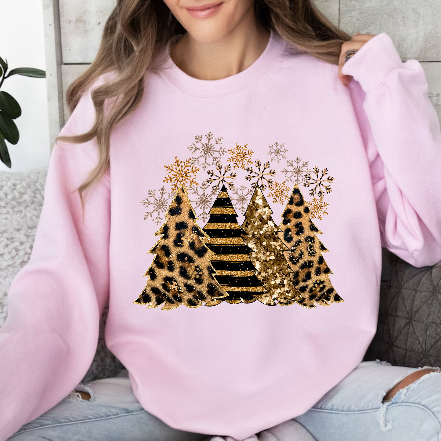 Black and golden leopard Christmas tree Sweatshirt